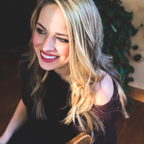 Meet your Posher, Jenna - Picture 1 of 3